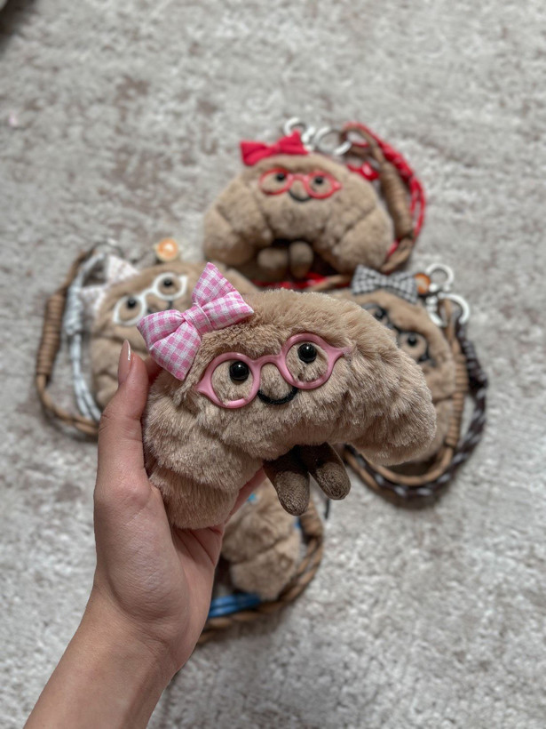 چارم کروسان عینکی🥐